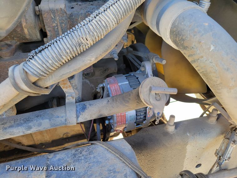 image for item DM8212 1998 International 9400 SBA  semi truck