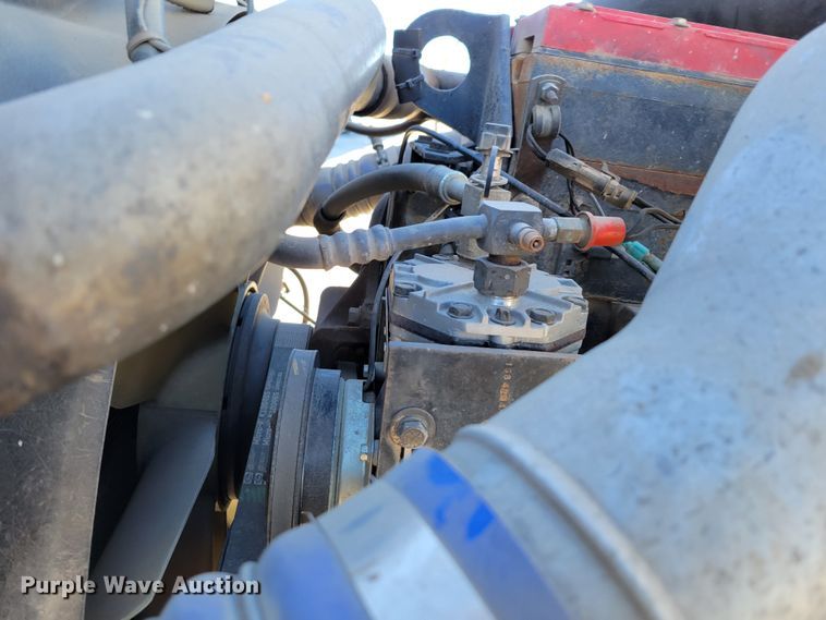 image for item DM8212 1998 International 9400 SBA  semi truck