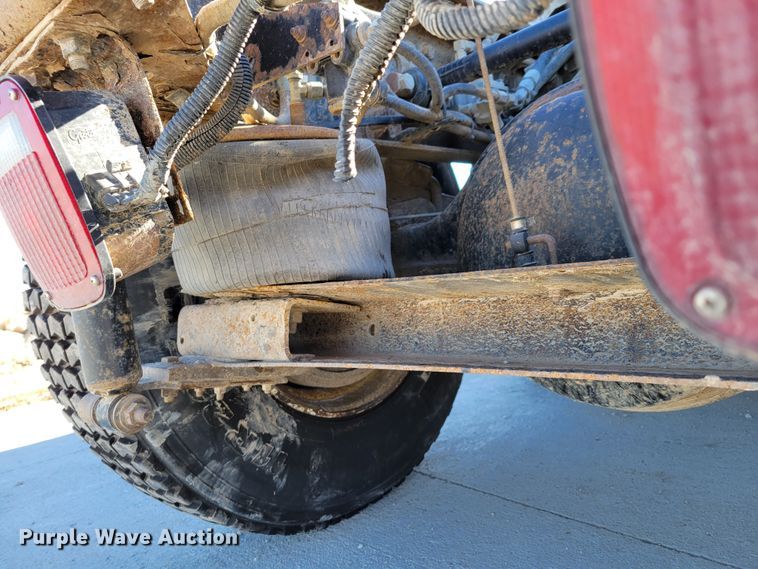 image for item DM8212 1998 International 9400 SBA  semi truck