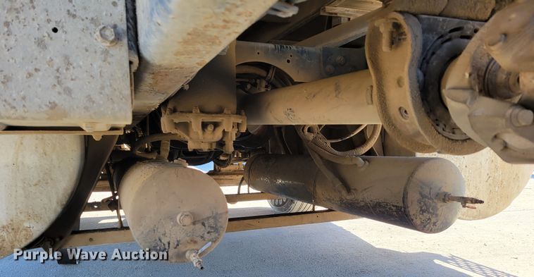 image for item DM8212 1998 International 9400 SBA  semi truck