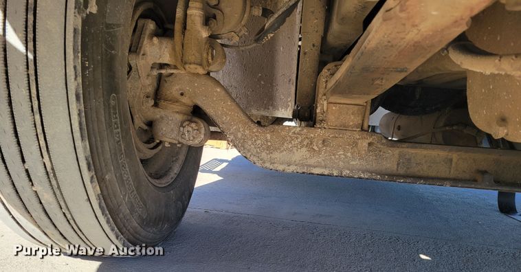 image for item DM8212 1998 International 9400 SBA  semi truck