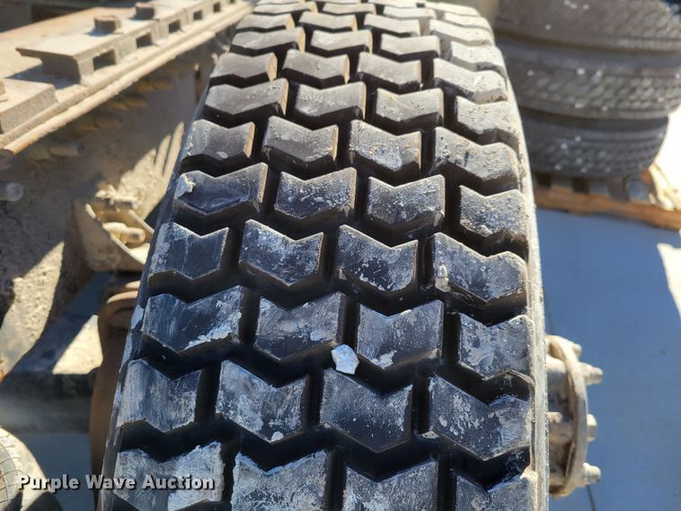 image for item DM8212 1998 International 9400 SBA  semi truck