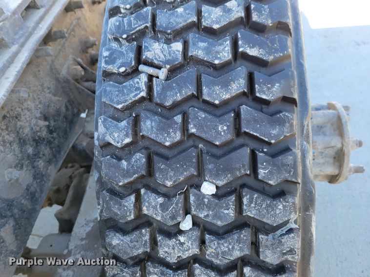 image for item DM8212 1998 International 9400 SBA  semi truck