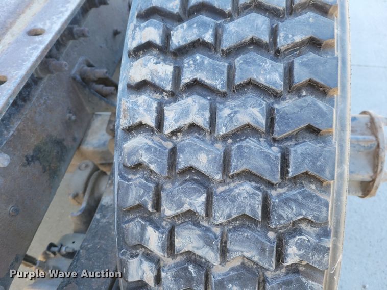 image for item DM8212 1998 International 9400 SBA  semi truck