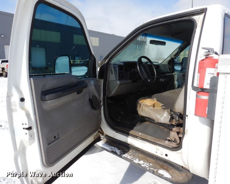 image for item DN6270 2000 Ford F450 Super Duty  utility / service truck