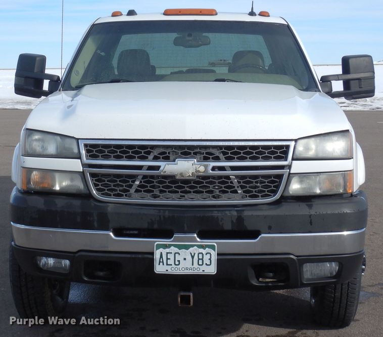 image for item DN6273 2005  Chevrolet Silverado 3500HD  Crew Cab pickup truck