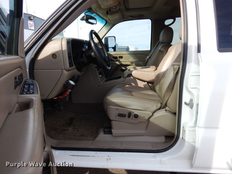 image for item DN6273 2005  Chevrolet Silverado 3500HD  Crew Cab pickup truck