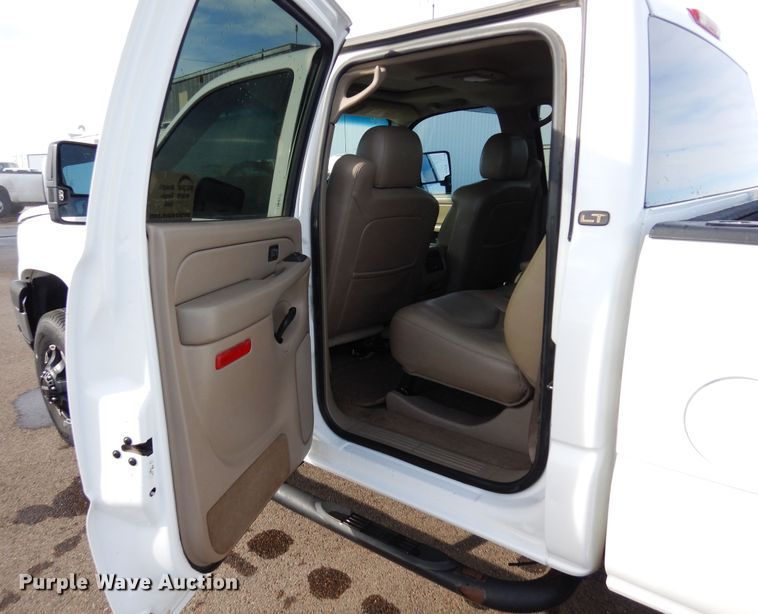 image for item DN6273 2005  Chevrolet Silverado 3500HD  Crew Cab pickup truck