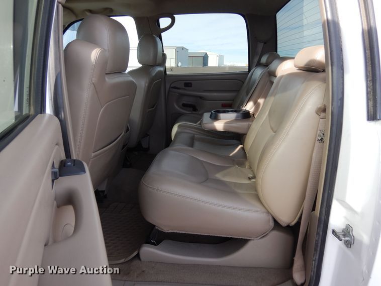 image for item DN6273 2005  Chevrolet Silverado 3500HD  Crew Cab pickup truck