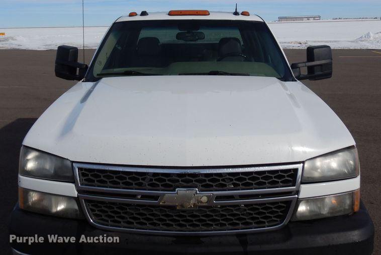 image for item DN6273 2005  Chevrolet Silverado 3500HD  Crew Cab pickup truck