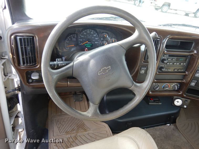 image for item DN6274 2005  Chevrolet C4500  flatbed truck