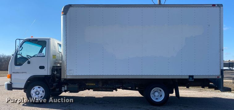 image for item DN8154 2005 Isuzu JW3S  box truck