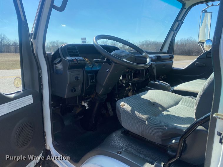 image for item DN8154 2005 Isuzu JW3S  box truck