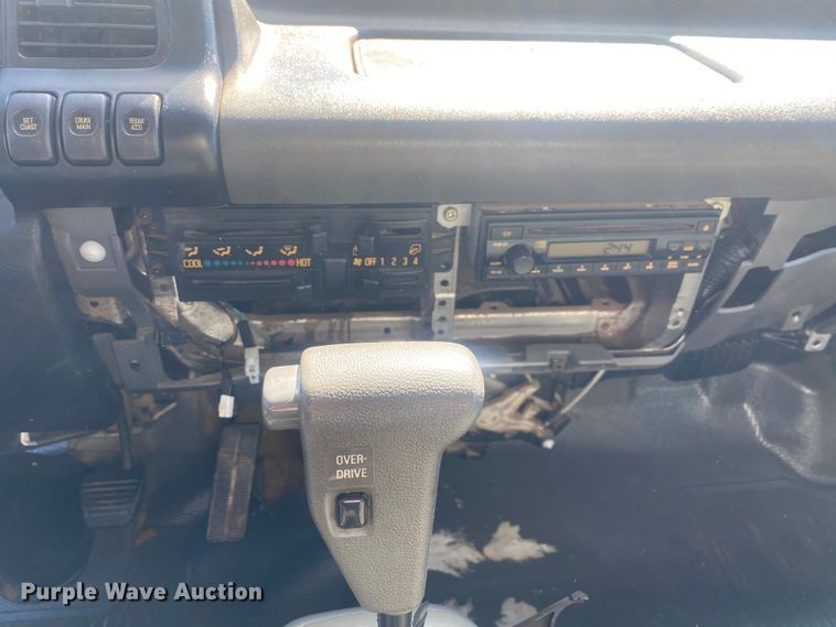 image for item DN8154 2005 Isuzu JW3S  box truck