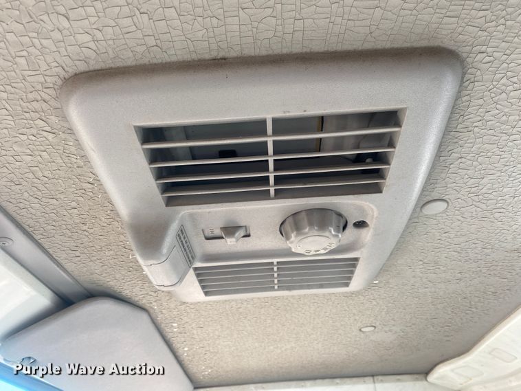 image for item DN8154 2005 Isuzu JW3S  box truck