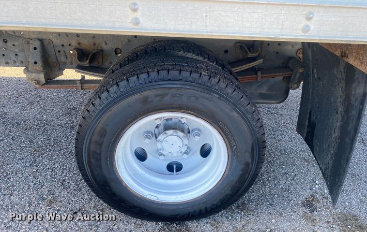 image for item DN8154 2005 Isuzu JW3S  box truck