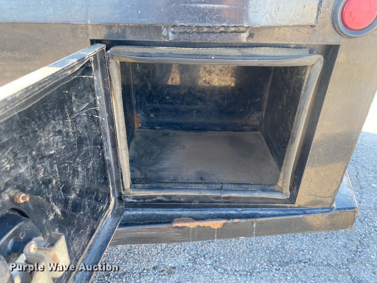 image for item DN8155 2014 Dodge Ram 2500HD  Crew Cab flatbed pickup truck