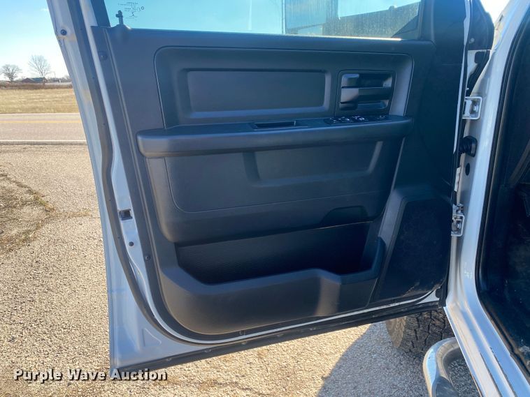 image for item DN8155 2014 Dodge Ram 2500HD  Crew Cab flatbed pickup truck