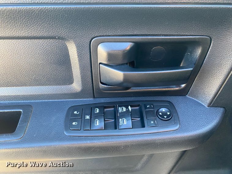 image for item DN8155 2014 Dodge Ram 2500HD  Crew Cab flatbed pickup truck