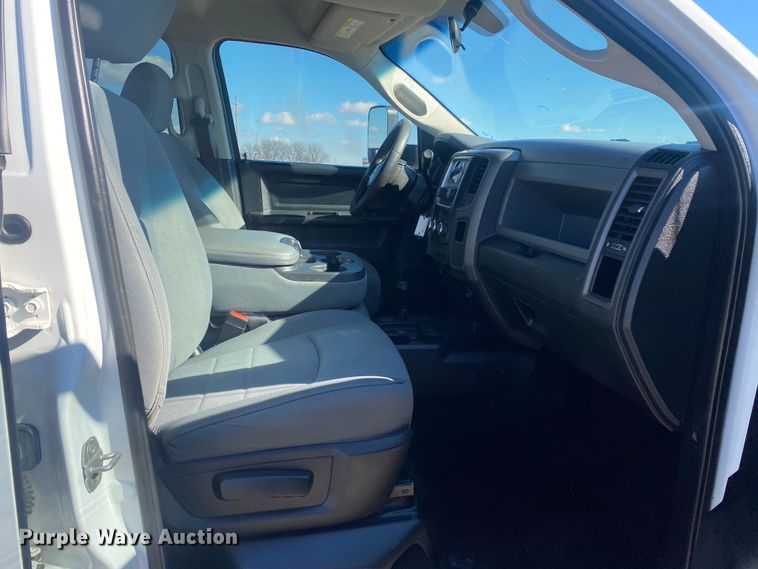 image for item DN8155 2014 Dodge Ram 2500HD  Crew Cab flatbed pickup truck