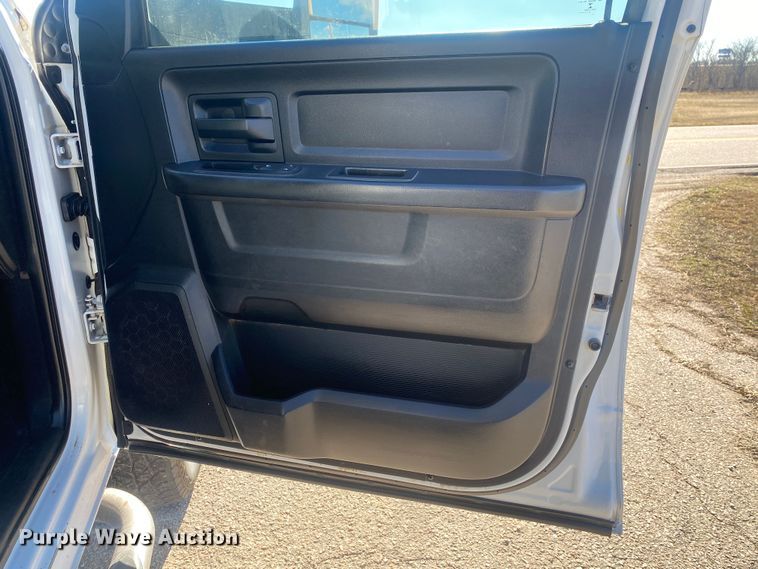 image for item DN8155 2014 Dodge Ram 2500HD  Crew Cab flatbed pickup truck