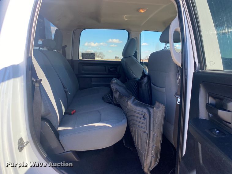 image for item DN8155 2014 Dodge Ram 2500HD  Crew Cab flatbed pickup truck