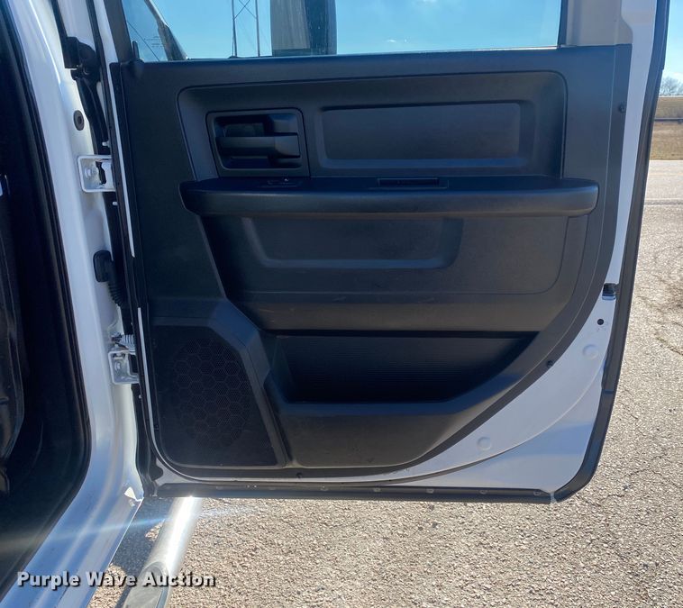 image for item DN8155 2014 Dodge Ram 2500HD  Crew Cab flatbed pickup truck