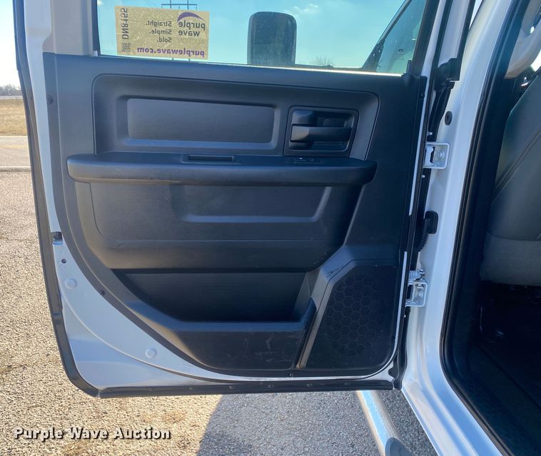 image for item DN8155 2014 Dodge Ram 2500HD  Crew Cab flatbed pickup truck