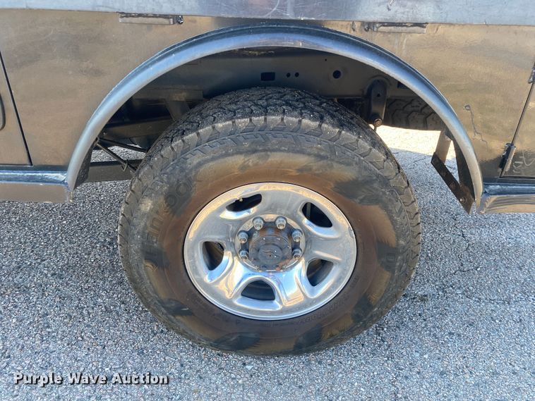 image for item DN8155 2014 Dodge Ram 2500HD  Crew Cab flatbed pickup truck