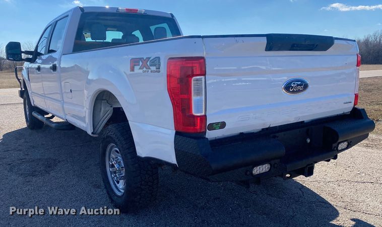 image for item DN8156 2019 Ford F250 Super Duty  Crew Cab pickup truck