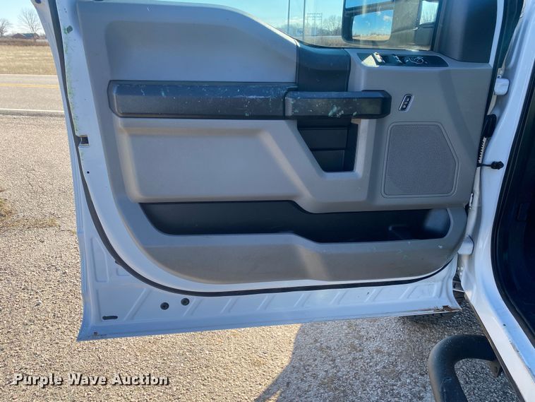 image for item DN8156 2019 Ford F250 Super Duty  Crew Cab pickup truck