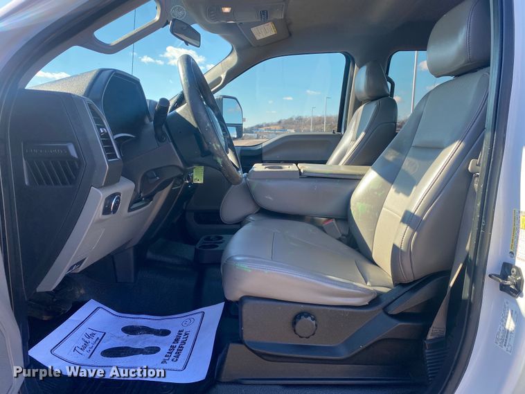 image for item DN8156 2019 Ford F250 Super Duty  Crew Cab pickup truck