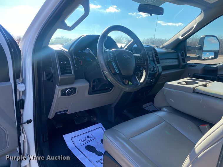 image for item DN8156 2019 Ford F250 Super Duty  Crew Cab pickup truck