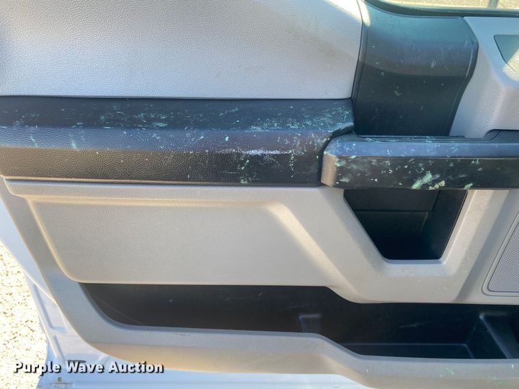 image for item DN8156 2019 Ford F250 Super Duty  Crew Cab pickup truck