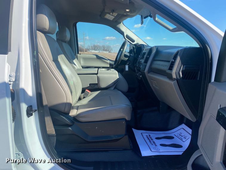 image for item DN8156 2019 Ford F250 Super Duty  Crew Cab pickup truck