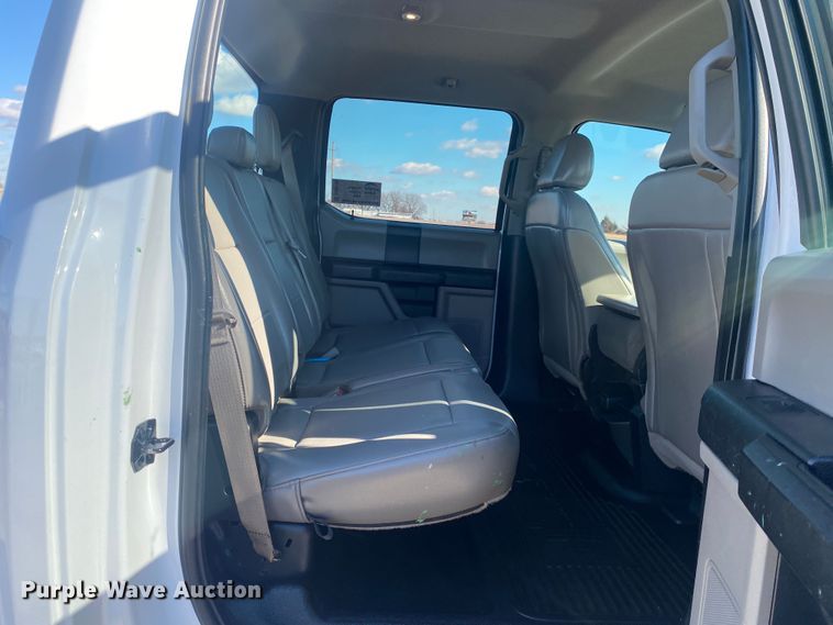 image for item DN8156 2019 Ford F250 Super Duty  Crew Cab pickup truck