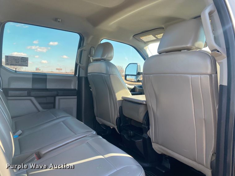 image for item DN8156 2019 Ford F250 Super Duty  Crew Cab pickup truck