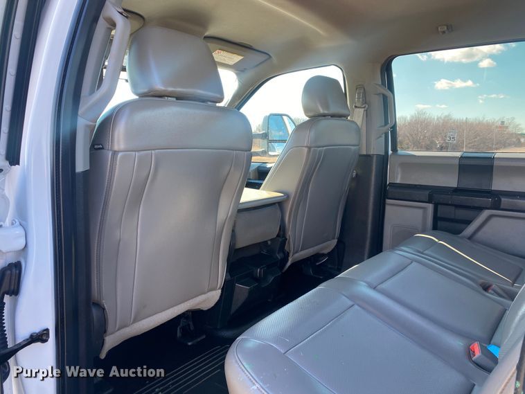 image for item DN8156 2019 Ford F250 Super Duty  Crew Cab pickup truck