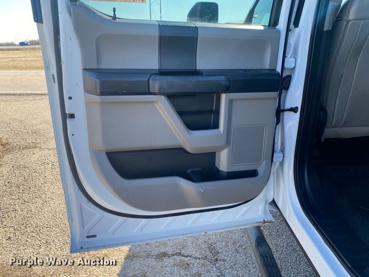 image for item DN8156 2019 Ford F250 Super Duty  Crew Cab pickup truck