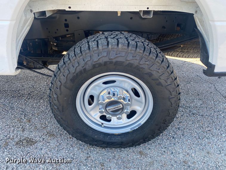 image for item DN8156 2019 Ford F250 Super Duty  Crew Cab pickup truck