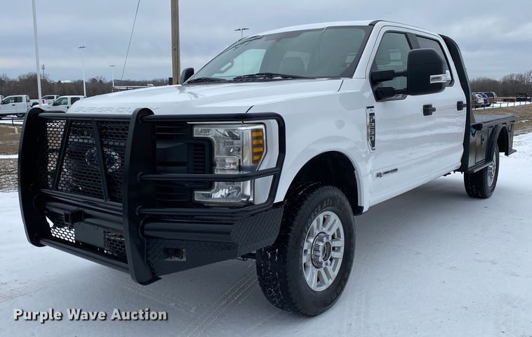 image for item DN8158 2018 Ford F250 Super Duty  Crew Cab flatbed pickup truck