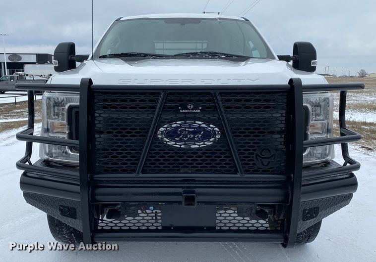 image for item DN8158 2018 Ford F250 Super Duty  Crew Cab flatbed pickup truck