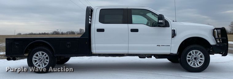 image for item DN8158 2018 Ford F250 Super Duty  Crew Cab flatbed pickup truck