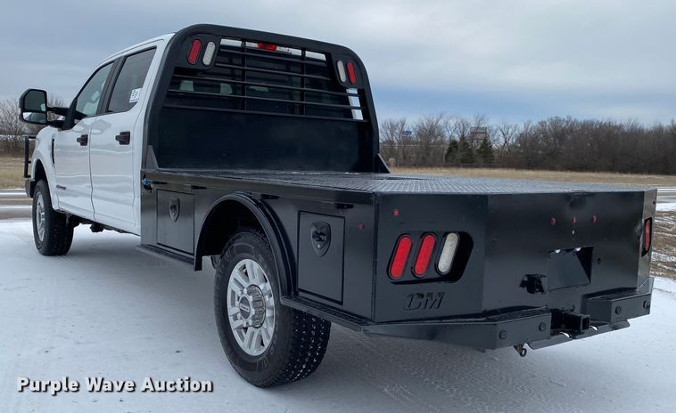 image for item DN8158 2018 Ford F250 Super Duty  Crew Cab flatbed pickup truck