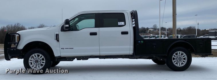 image for item DN8158 2018 Ford F250 Super Duty  Crew Cab flatbed pickup truck