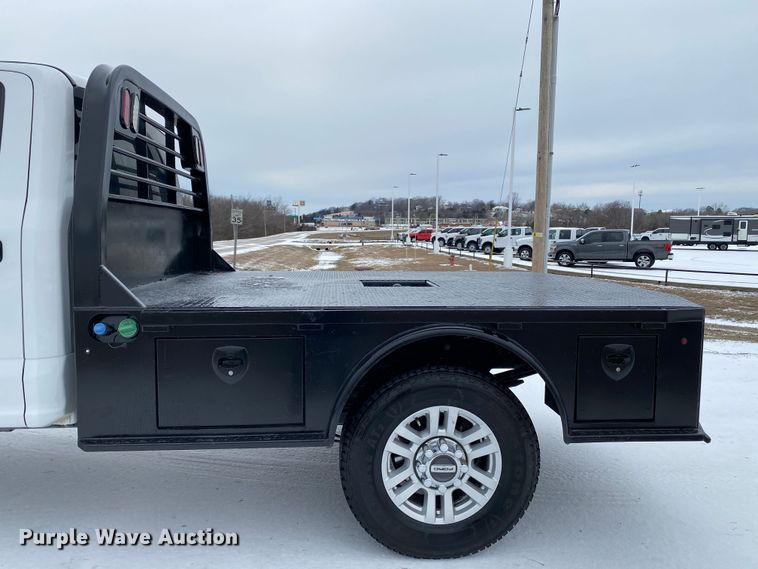 image for item DN8158 2018 Ford F250 Super Duty  Crew Cab flatbed pickup truck