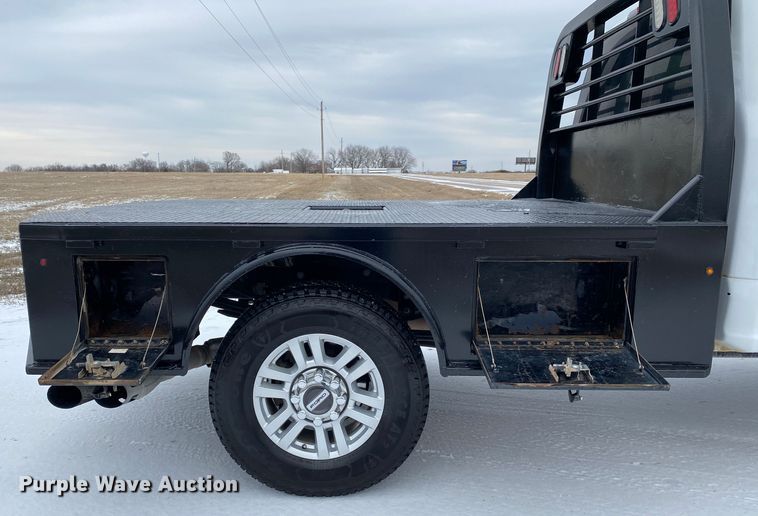 image for item DN8158 2018 Ford F250 Super Duty  Crew Cab flatbed pickup truck