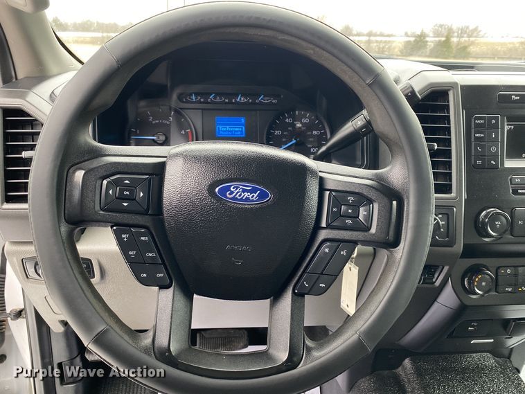 image for item DN8158 2018 Ford F250 Super Duty  Crew Cab flatbed pickup truck