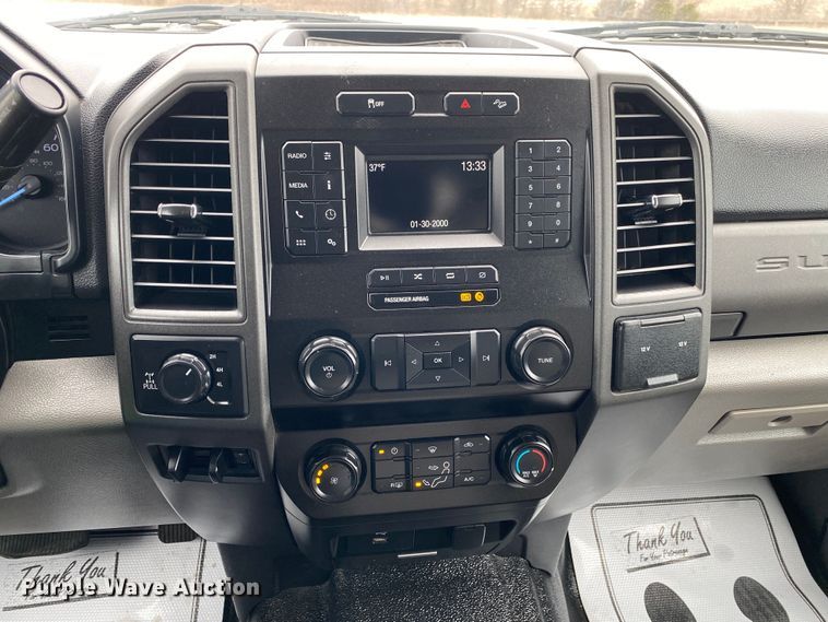 image for item DN8158 2018 Ford F250 Super Duty  Crew Cab flatbed pickup truck