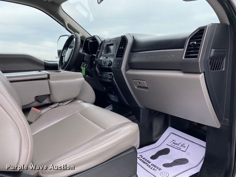 image for item DN8158 2018 Ford F250 Super Duty  Crew Cab flatbed pickup truck